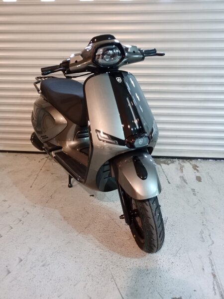 Motorroller Napoli 50 ccm 45 km/h EURO 5 silber-schwarz - 20 km